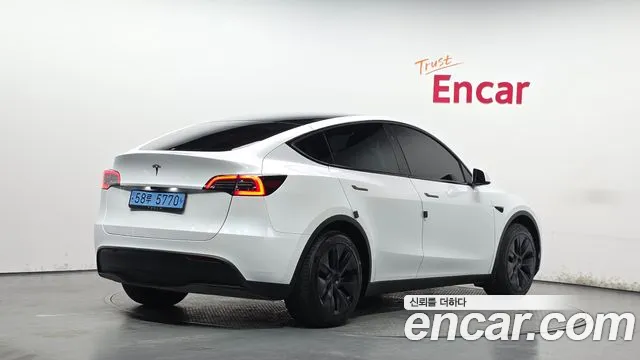 Tesla Model Y — Фото автомобиля 2