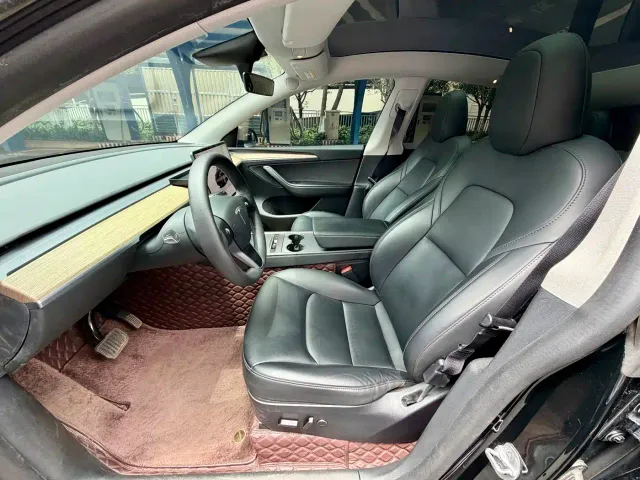 Tesla Model Y — Фото автомобиля 5