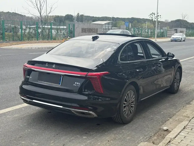 Hongqi H5 — Фото автомобиля 9
