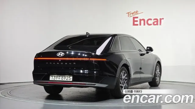 Hyundai Grandeur Grandeur (GN7) 2.5 Бензин 2WD — Фото автомобиля 2