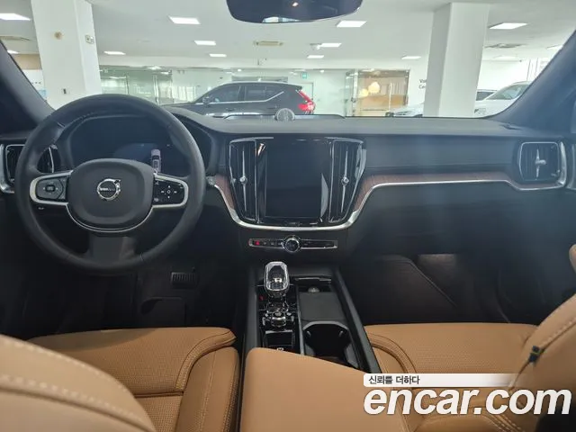 Volvo V60 — Фото автомобиля 7