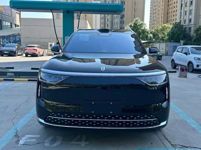 Aito M8 — Фото автомобиля 2