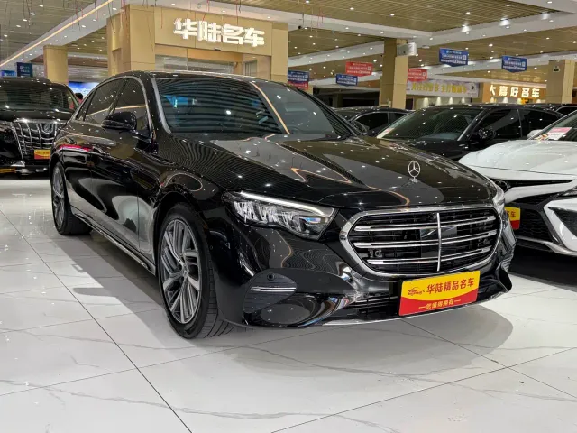 Mercedes-Benz E-Class — Фото автомобиля 3