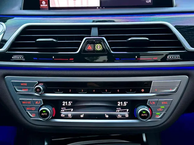 BMW 7 Series — Фото автомобиля 14