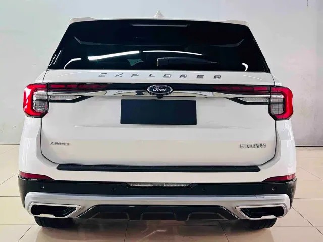 Ford Explorer — Фото автомобиля 7