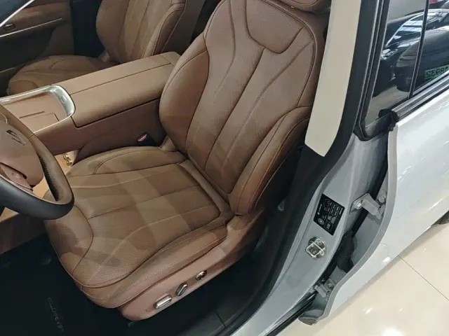 Leapmotor C11 — Фото автомобиля 14