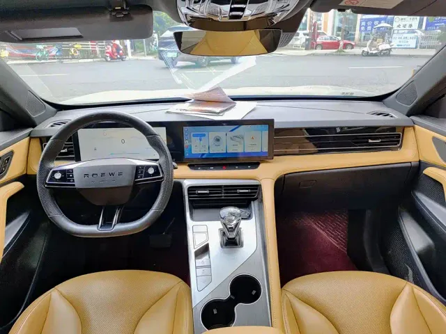 Roewe RX5 — Фото автомобиля 10