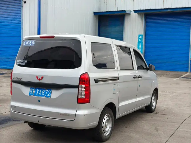 Wuling Hongguang V — Фото автомобиля 7