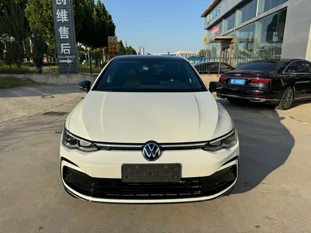 Volkswagen Golf — Фото автомобиля 2
