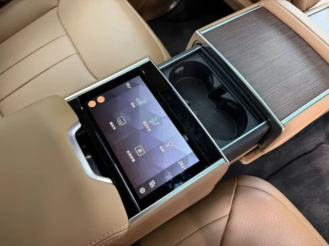 Land Rover Range Rover — Фото автомобиля 24