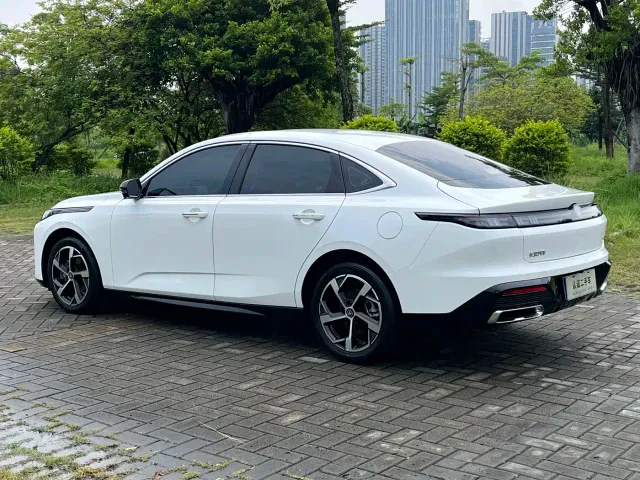 Changan Eado — Фото автомобиля 4