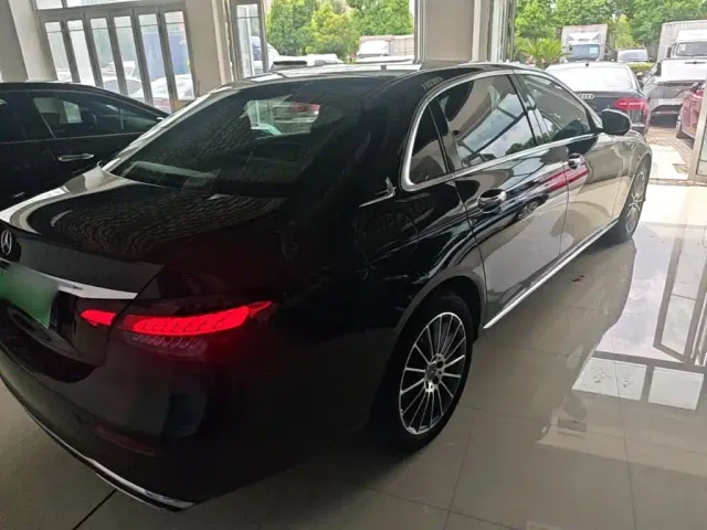 Mercedes-Benz E-Class — Фото автомобиля 6