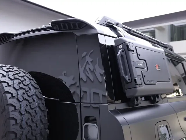 Land Rover Defender — Фото автомобиля 11