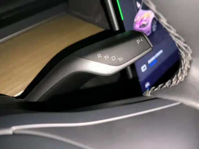 Tesla Model Y — Фото автомобиля 16