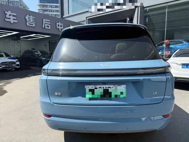 Li Auto L9 — Фото автомобиля 9