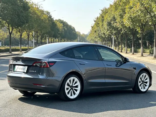 Tesla Model 3 — Фото автомобиля 7