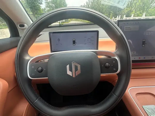 Leapmotor C10 — Фото автомобиля 12