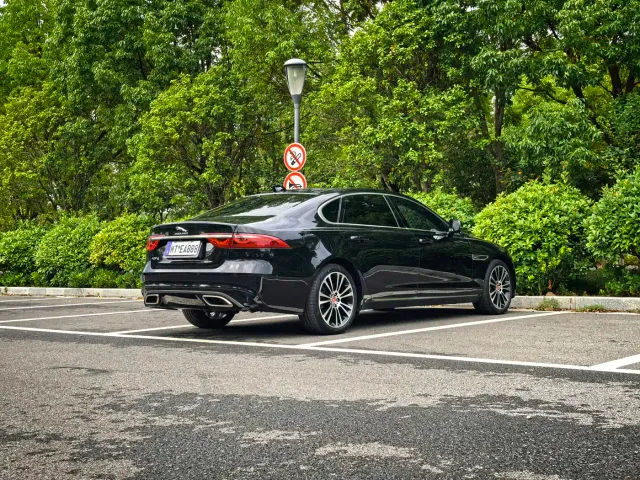 Jaguar XFL — Фото автомобиля 8
