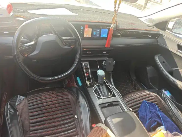 Roewe i5 — Фото автомобиля 12