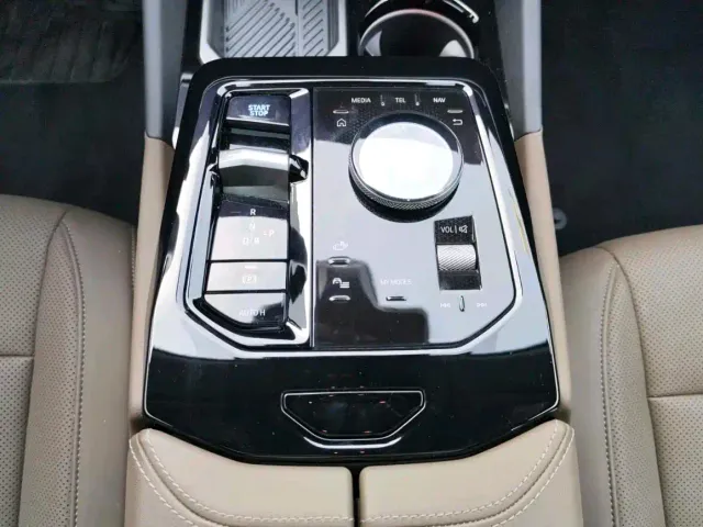 BMW i5 — Фото автомобиля 10