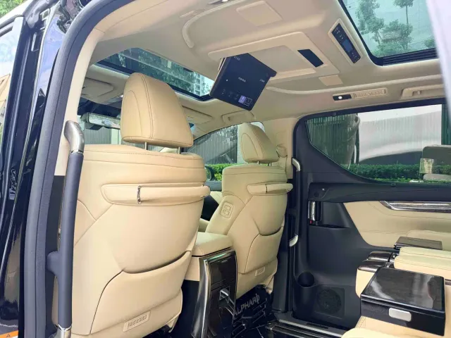 Toyota Alphard — Фото автомобиля 9
