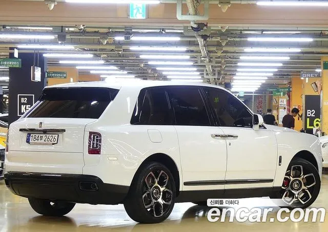 Rolls-Royce Cullinan — Фото автомобиля 3