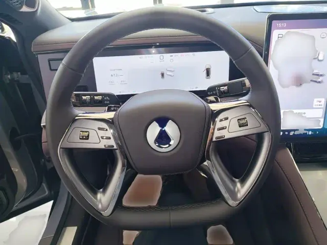 Denza Z9GT — Фото автомобиля 10