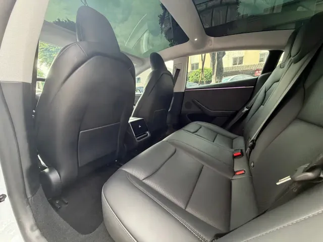 Tesla Model 3 — Фото автомобиля 9