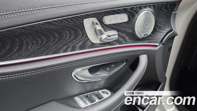 Mercedes-Benz E-Class — Фото автомобиля 22