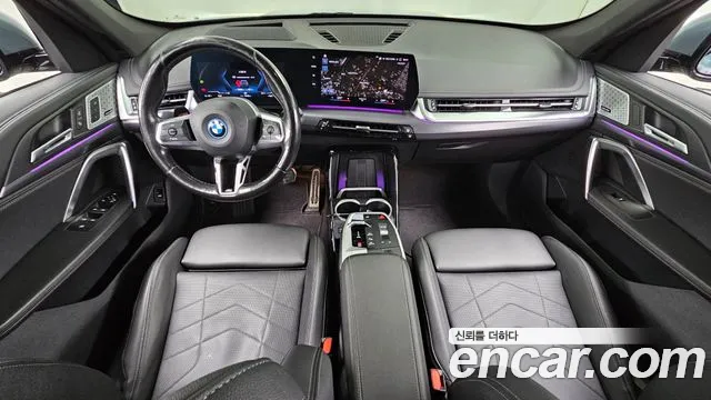 BMW iX1 U11 — Фото автомобиля 10