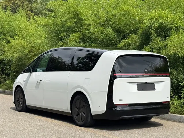 Li Auto MEGA — Фото автомобиля 16