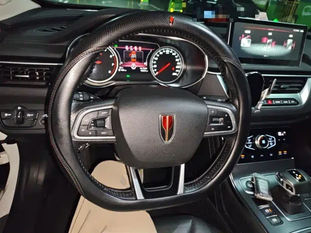 Hongqi H5 — Фото автомобиля 11