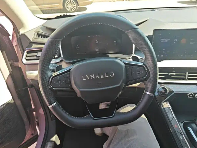 Lynk & Co 06 — Фото автомобиля 10