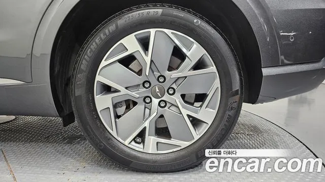 Genesis GV70 Electrified GV70 — Фото автомобиля 21