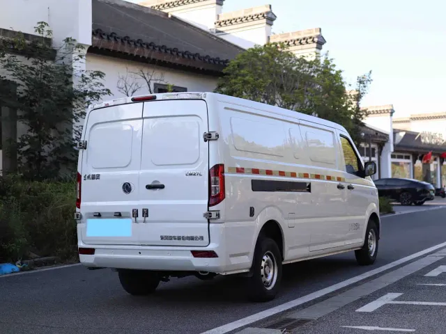 Dongfeng Yufeng EM27 — Фото автомобиля 5