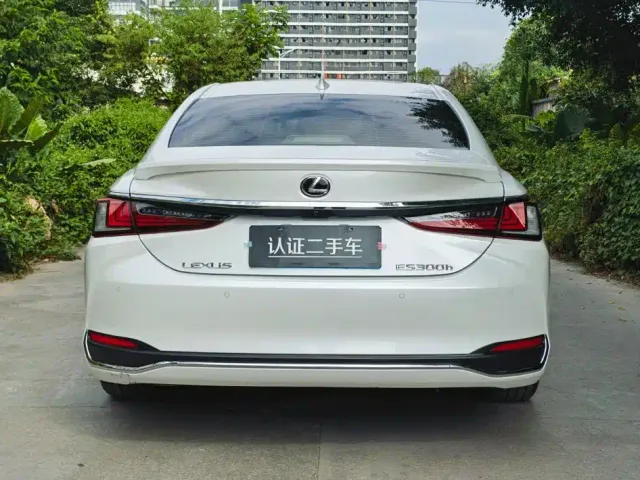 Lexus ES — Фото автомобиля 6