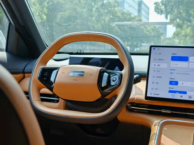 Geely Galaxy Starship 7 EM-i — Фото автомобиля 13
