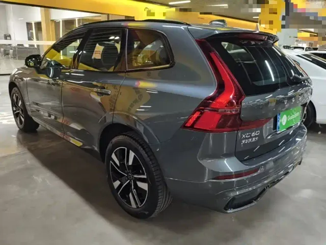 Volvo XC60 — Фото автомобиля 4