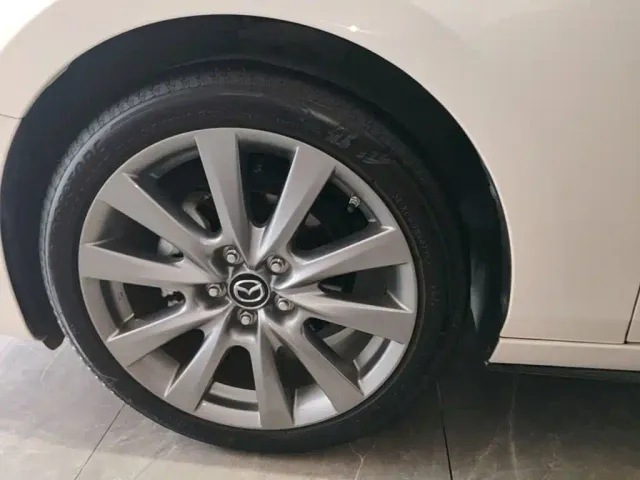Mazda Axela — Фото автомобиля 22