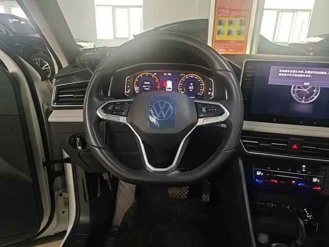 Volkswagen Tiguan L — Фото автомобиля 10