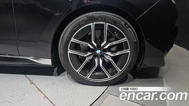 BMW i7 — Фото автомобиля 21