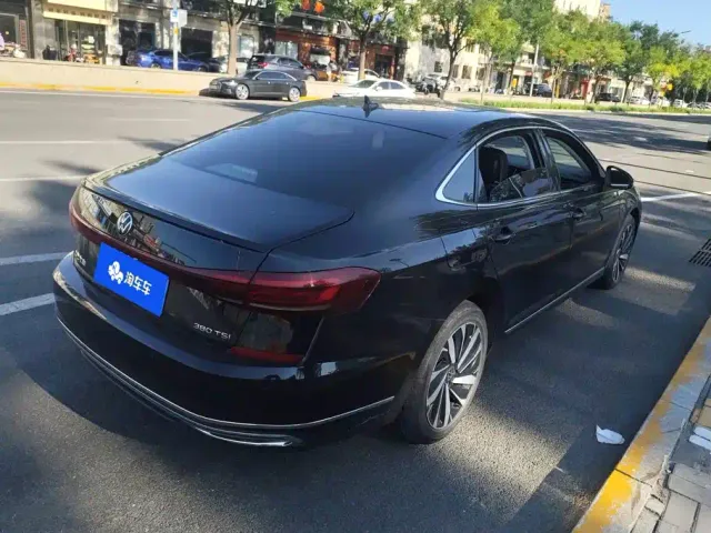 Volkswagen Passat — Фото автомобиля 3