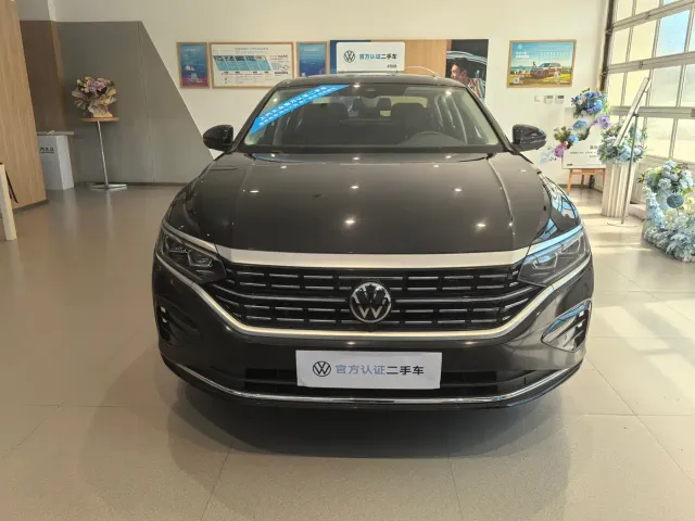 Volkswagen Passat — Фото автомобиля 2
