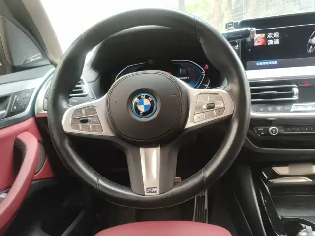 BMW iX3 — Фото автомобиля 2