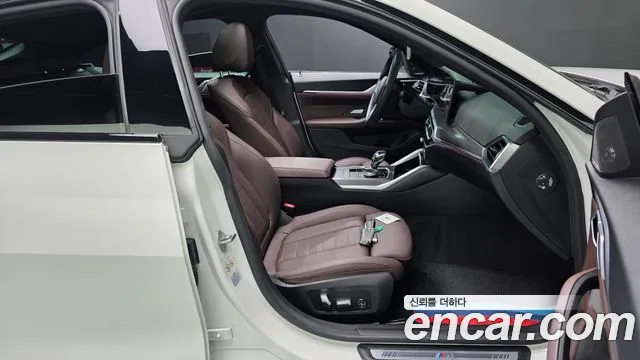 BMW i4 — Фото автомобиля 26
