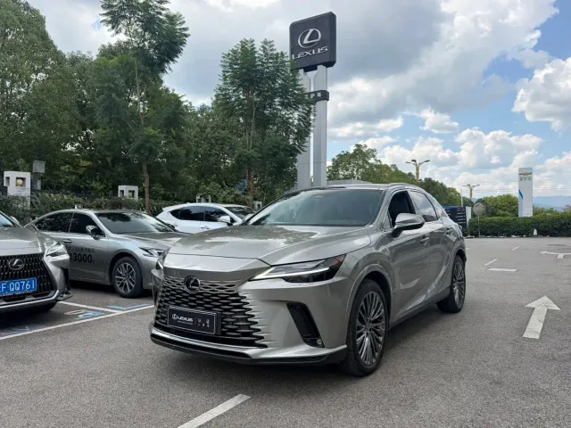 Фотография автомобиля — Lexus RX