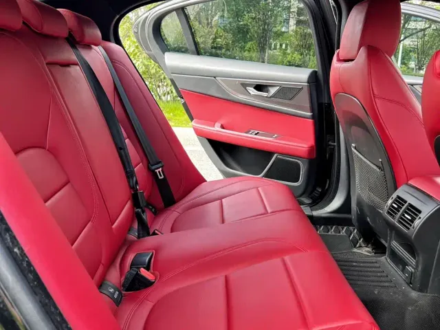 Jaguar XEL — Фото автомобиля 7