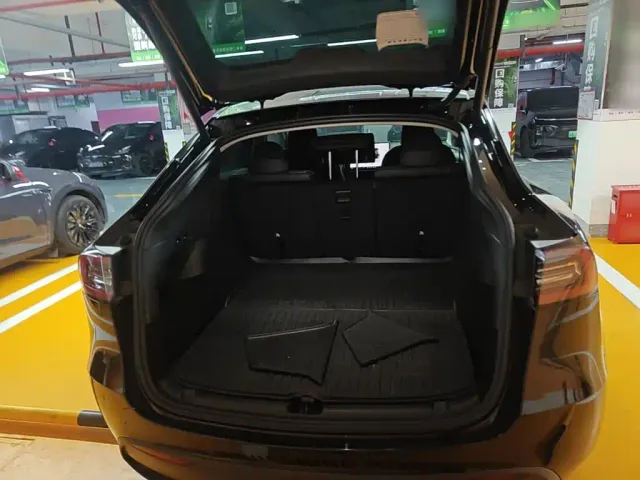 Tesla Model Y — Фото автомобиля 18