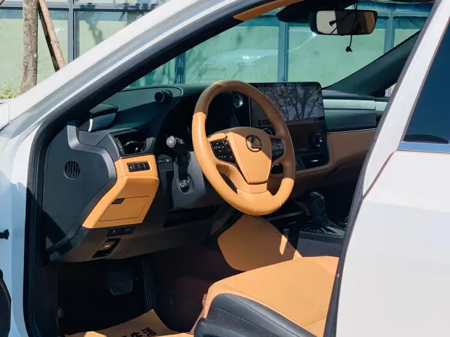 Lexus ES — Фото автомобиля 14