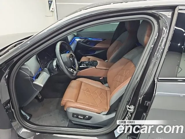 BMW 5 Series G60 — Фото автомобиля 11